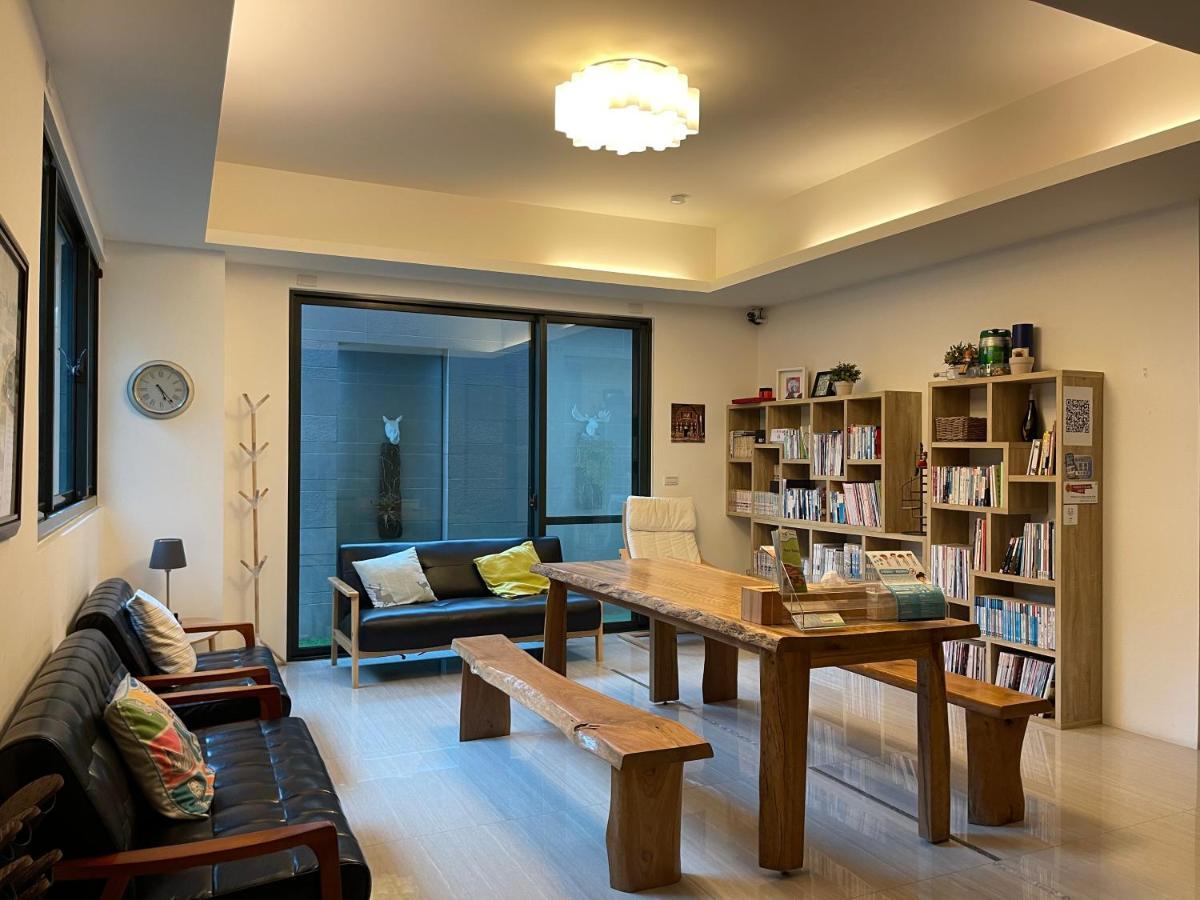 Fun Holiday Family Hostel Tainan Exterior foto
