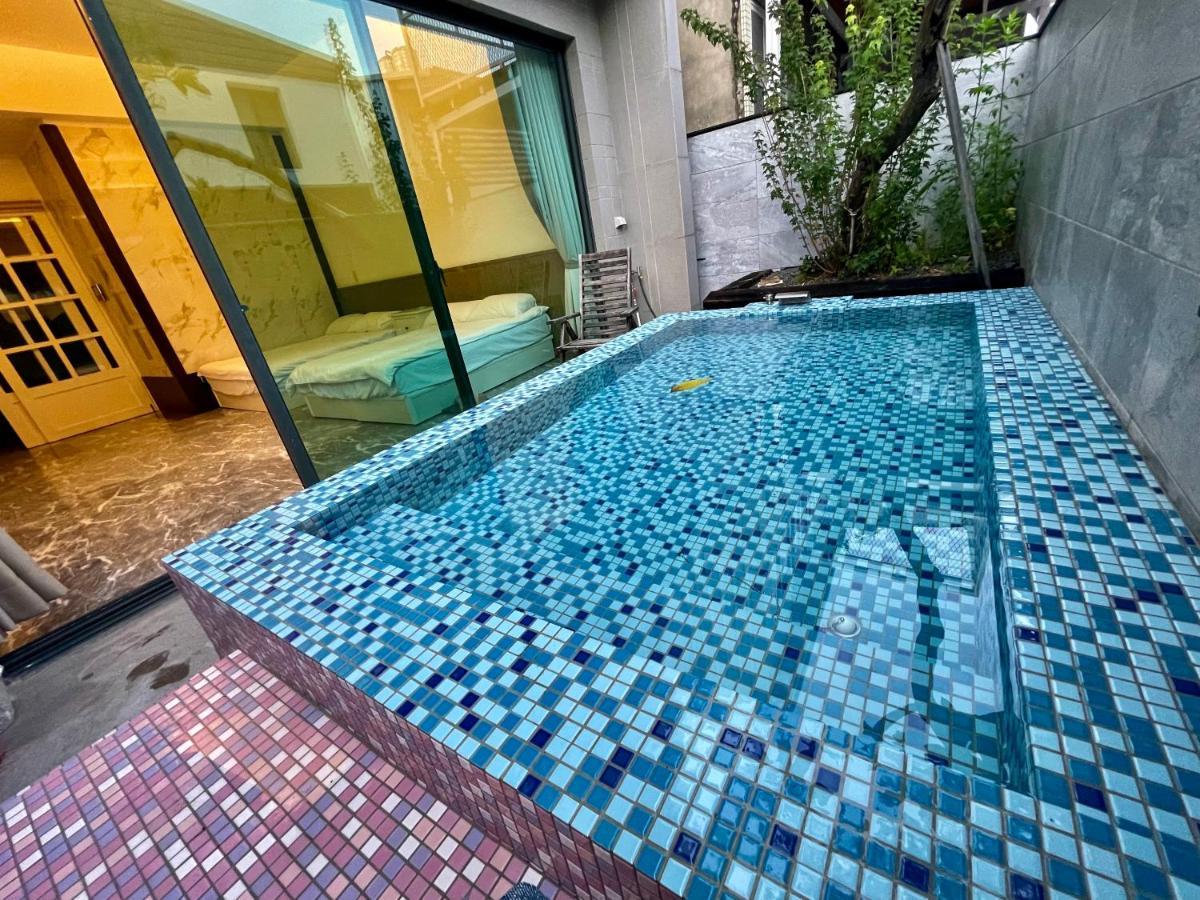 Fun Holiday Family Hostel Tainan Exterior foto